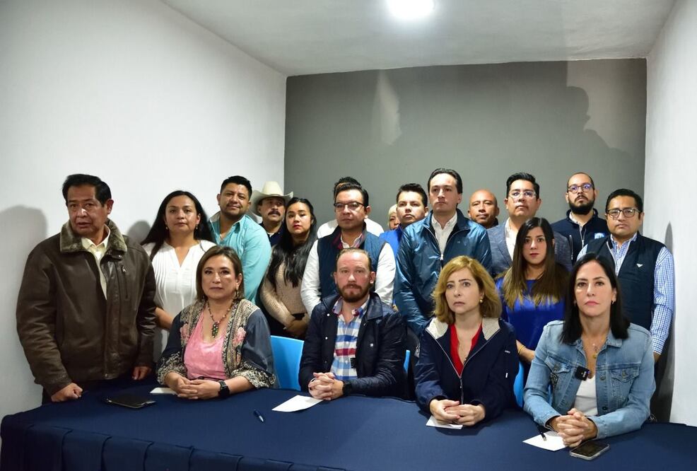 El domingo pasado, dirigentes y liderazgos del PAN en la CDMX acudieron para respaldar a la población en Xochimilco tras el enfrentamiento con policías. FOTO. Especial