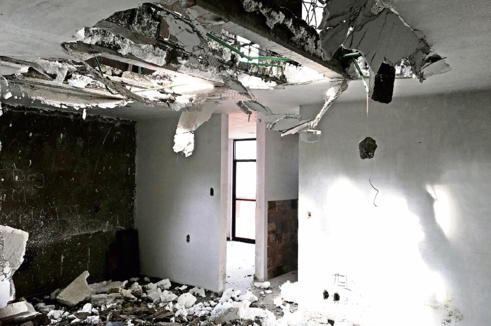 Las maniobras en Puente de la Morena 94, en la colonia San Pedro de los Pinos, iniciaron en noviembre de 2014 sin contar con permiso de construcción, el cual obtuvo hasta casi un mes después, el 19 de noviembre (EDUARDO HERNÁNDEZ. EL UNIVERSA)