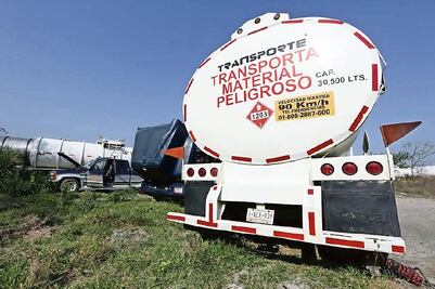 Tras muerte de policías, van contra "chupaductos"; detienen a 87