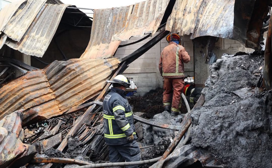 Se reavivan residuos del incendio de Tlalnepantla este 7 de septiembre. Foto: especial
