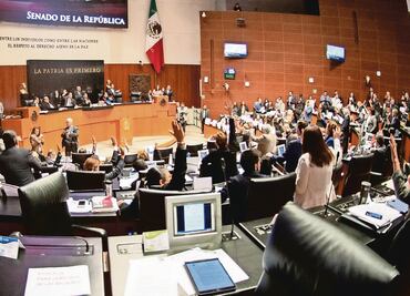 Superdelegados piden licencia en el Senado