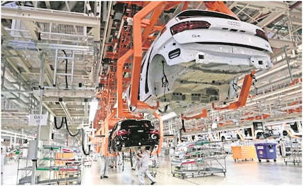 Producción automotriz en México se desploma 8.3% en noviembre; exportación cae 3.4%