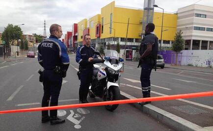 Policía evacua a 18 personas de local comercial en suburbio de París 