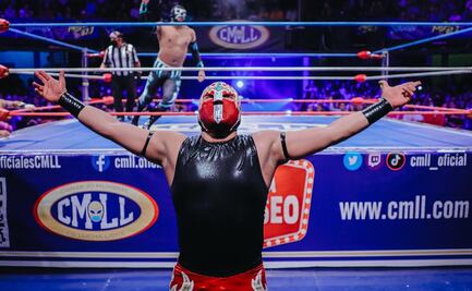 El Valiente Jr. recibe la alternativa de su padre, en la Arena México