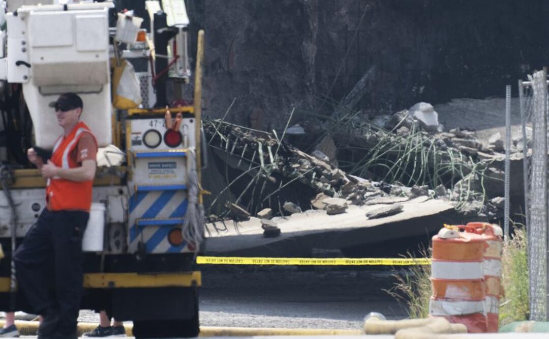 Funcionarios trabajan luego del colapso de una parte de la autopista interestatal 95, el domingo 11 de junio de 2023, en Filadelfia. Foto: AP