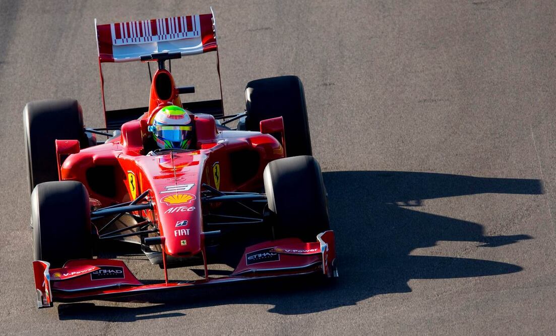 Esteban Gutiérrez será el encargado de pilotar el Ferrari F60, un monoplaza de la escudería que corriera en 2009 en F1 (ARCHIVO REUTERS)
