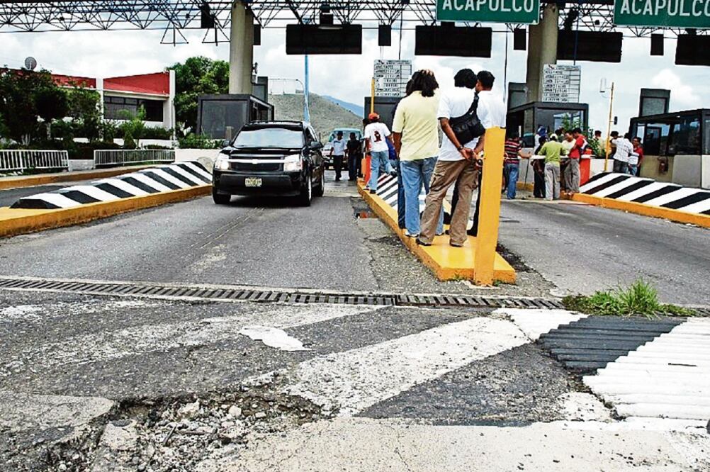 Caminos y Puentes Federales prevé realizar un programa de mantenimiento a puentes en 2017, mediante una inversión de mil 145.7 millones de pesos (ARCHIVO EL UNIVERSAL)