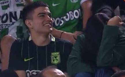 Captan a infieles en el Estadio Atanasio Girardot de Colombia; así reaccionaron ante las cámaras
