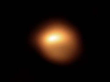 Nube de polvo oscurece la estrella supergigante Betelgeuse: Hubble