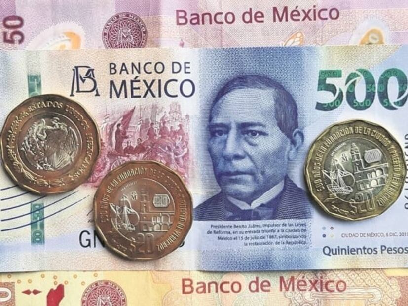 Superpeso cae 39 centavos, queda en 18.36; es la moneda más perdedora del planeta