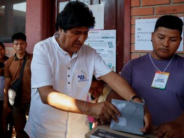 Evo Morales anula su voto en Bolivia; denuncia plan para cometer "fraude"