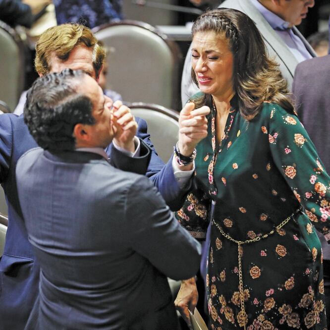 En sesión ordinaria los diputados decidieron seguir con la asignación de 150 mil pesos al mes para cada legislador. Foto: JUAN CARLOS REYES. EL UNIVERSAL