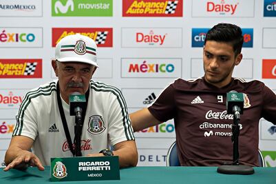 Seleccionados intentan convencer al Tuca para que se quede