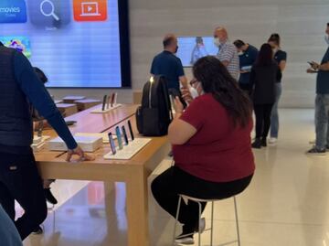Captan a la senadora Citlalli Hernández en tienda Apple de Polanco; "también voy al super", dice tras difusión de foto