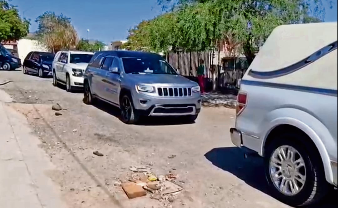 Cuatro carrozas con los cuerpos de Meredith, Medelin, Karla y Margarita pasaron frente a la escuela de las niñas y la casa donde vivieron. Foto: Javier Escobar / EL UNIVERSAL