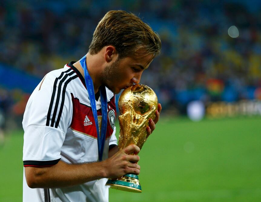 REUTERS. Mario Goetze levantando la Copa del Mundial en Brasil 2014