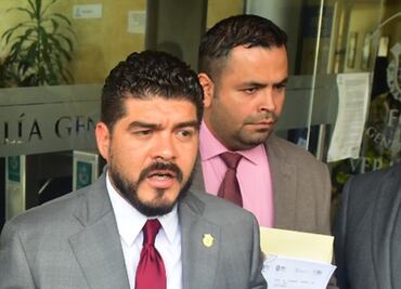 Fiscal entrega citatorio a secretario que denunció a Yunes Linares