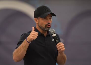 Rafa Puente se acerca al banquillo del Atlas