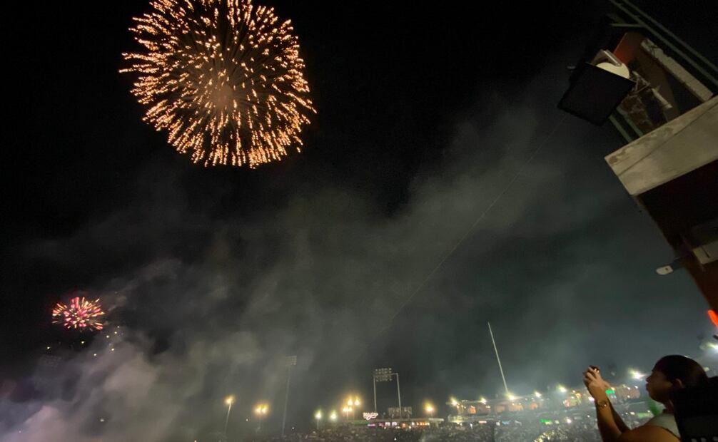 Usan fuegos artificiales ante presencia de Fátima Bosch en Miss Universo (20/11/2025). Foto: Luma López / EL UNIVERSAL