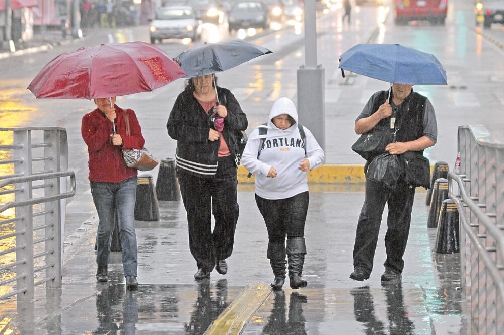 La zona centro de la capital recibió lluvias intensas durante toda la tarde (CARLOS MEJÍA. EL UNIVERSAL)