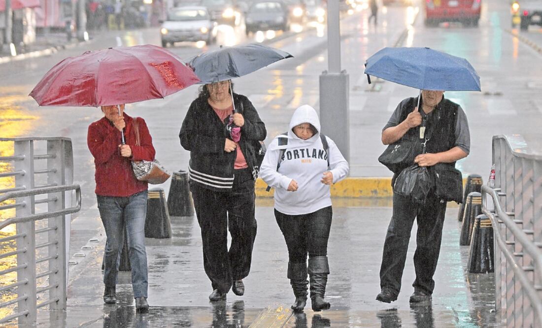 La zona centro de la capital recibió lluvias intensas durante toda la tarde (CARLOS MEJÍA. EL UNIVERSAL)