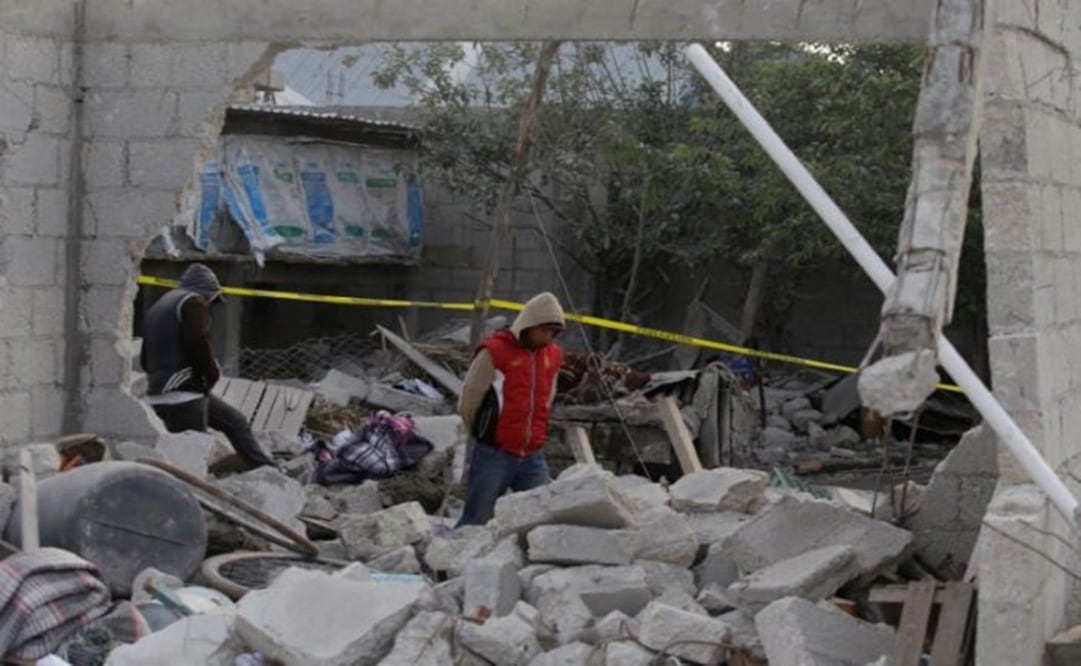 Residents walk amidst the debris after fireworks stored in a house exploded in San Isidro, Chilchotla, Mexico – Photo: Imelda Medina / REUTERS