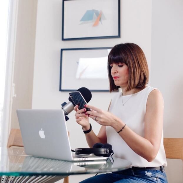 5 podcasts sobre moda y belleza para escuchar en casa