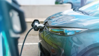 Qué hacer con las baterías usadas de los autos eléctricos