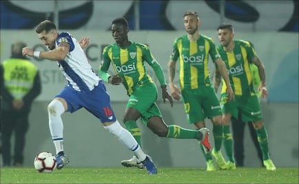 Con gol de Héctor Herrera, el Porto reafirma el liderato