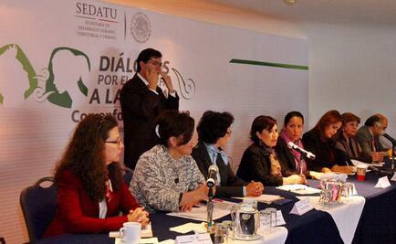 Rosario Robles propone pacto con perspectiva de género