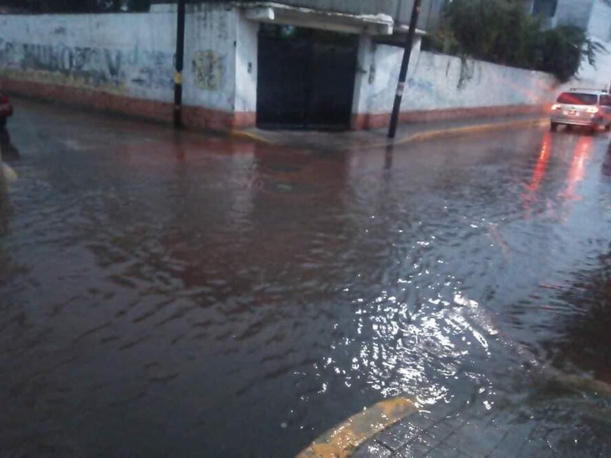Una intensa lluvia azotó el jueves al poblado de Zumpango. (Foto: especial)