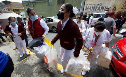 Tras derrumbe, vecinos llevan agua, tortas, papel de baño y ropa al Cerro del Chiquihuite