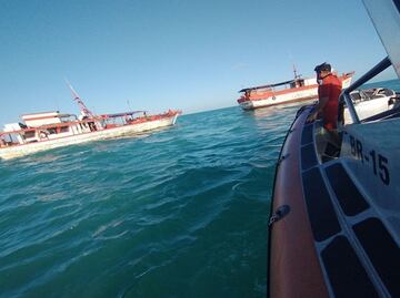 Marinos impiden hundimiento de barco pesquero en puerto Progreso, Yucatán