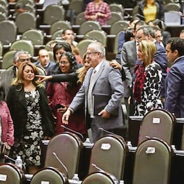 Presupuesto 2019 no detonará crisis, dice Carlos Urzúa