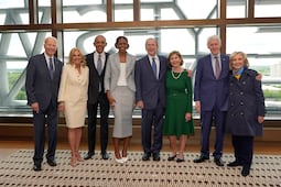 Obama apela a un Estados Unidos "sin reyes"; inaugura su biblioteca en Chicago