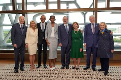 Obama apela a un Estados Unidos "sin reyes"; inaugura su biblioteca en Chicago