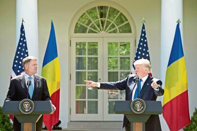 Exigen los registros de contactos Trump-Comey