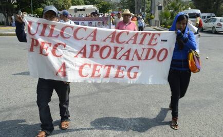 Marchan maestros en Acapulco y Chilpancingo