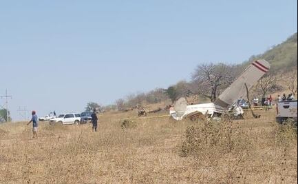 Muere piloto tras desplomarse avioneta en Michoacán