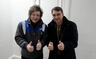 Milei se reúne con Flávio Bolsonaro; respalda su aspiración presidencial en Brasil