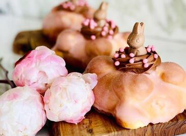 En esta cafetería podrás encontrar pan de muerto rosa