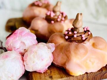 En esta cafetería podrás encontrar pan de muerto rosa