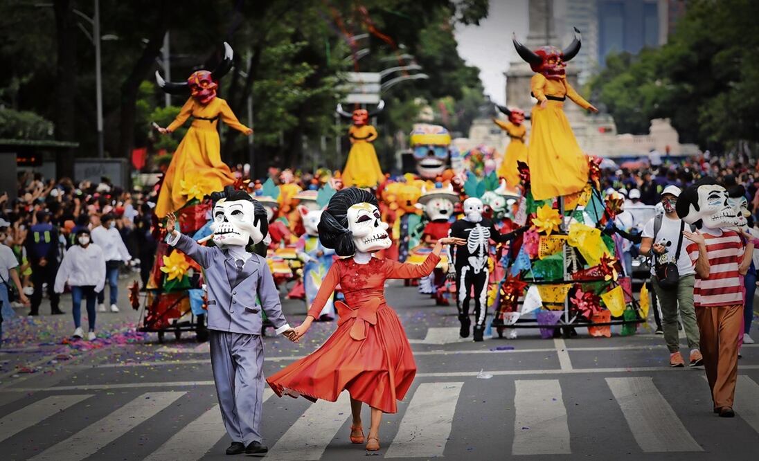 El paso de los contingentes iniciará a las 17:00 horas desde la Puerta de Los Leones en el Bosque de Chapultepec hasta llegar al Zócalo capitalino. Foto: archivo/EL UNIVERSAL