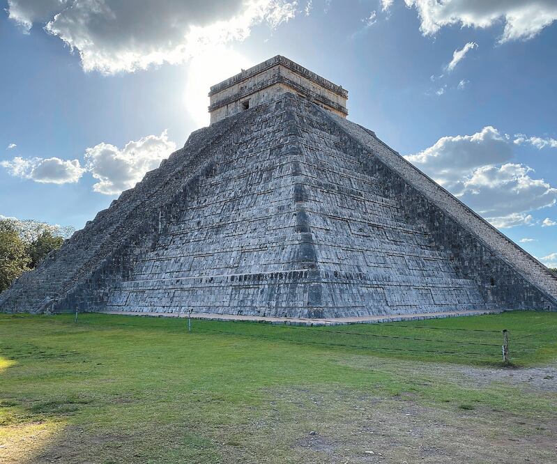 Autoridades estiman que se obtienen alrededor de mil 400 millones de pesos al año por las cuotas de acceso a las principales zonas arqueológicas mayas, como Chichén Itzá, la de mayor afluencia, con cerca de 480 mil visitas al año. Foto: YAZMÍN RODRÍGUEZ.