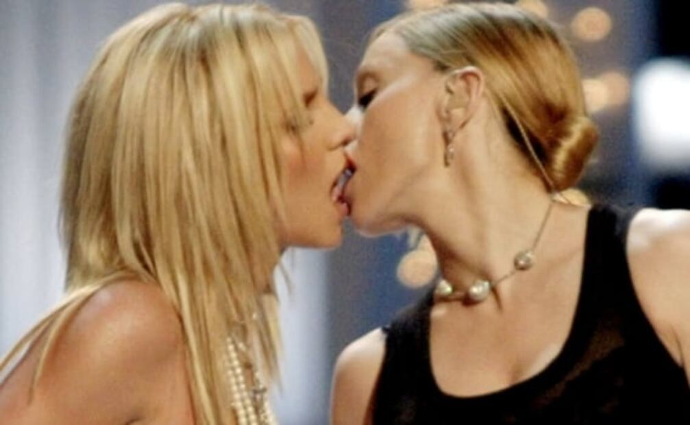 Robbie Williams, Madonna y Adrien Brody, protagonistas de los besos que han cimbrado el espectáculo