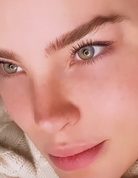 Belinda revela cómo tener pestañas largas sin usar rímel