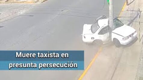 Taxista pierde el control y choca contra un poste en Valle de Chalco