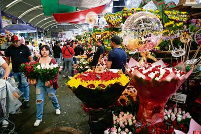 Sube venta de flores, arreglos y globos en mercado de Jamaica