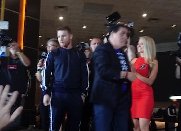 El Canelo uniforma a sus colaboradores con su apodo