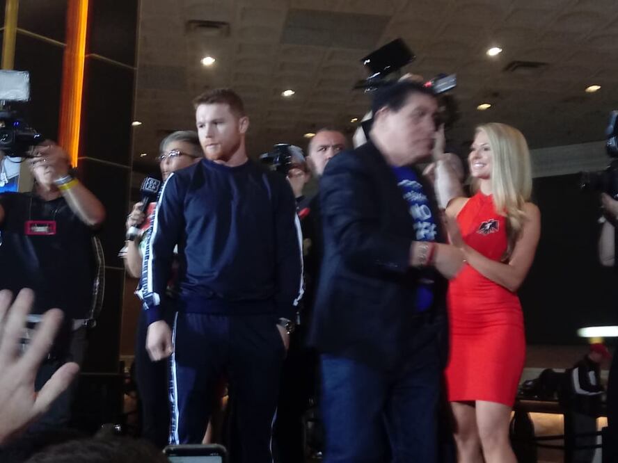 Saúl Álvarez en su llegada a Las Vegas